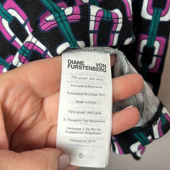 Diane Von Furstenberg Doha ruched sleeve chain printed top, mock neck - Picture 4 of 4